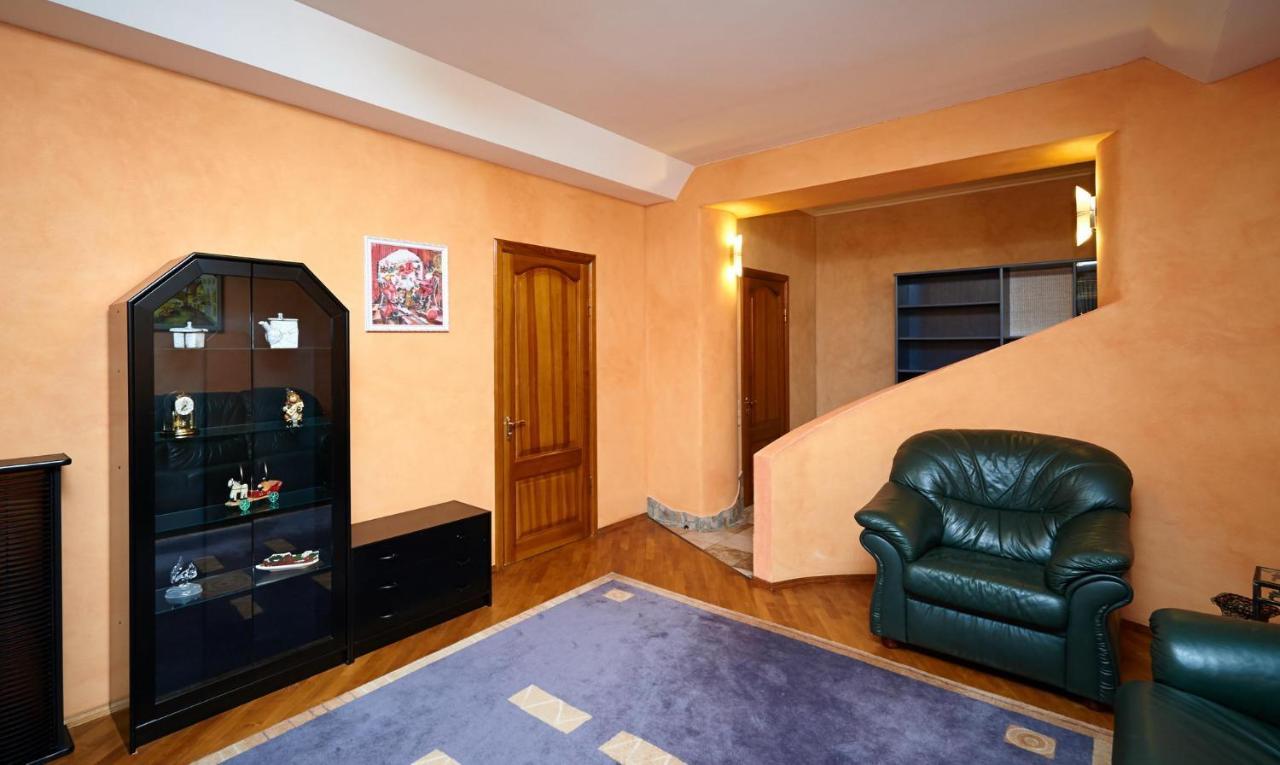 So Fashionable Apartment In The Heart Of Μινσκ Εξωτερικό φωτογραφία