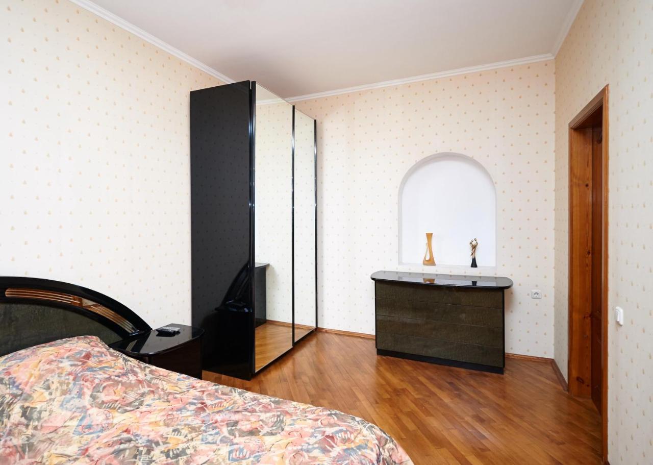 So Fashionable Apartment In The Heart Of Μινσκ Εξωτερικό φωτογραφία